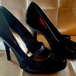 American Eagle black patent leather pumps size 5M
